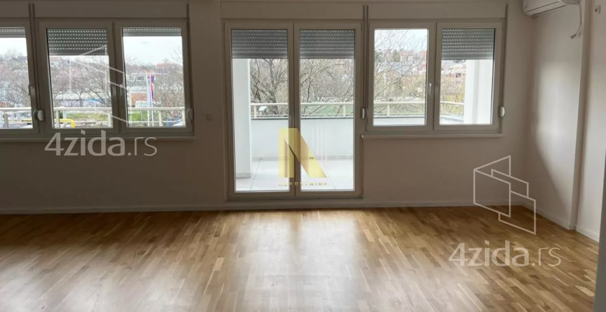 Četvoroiposoban stan | 4zida