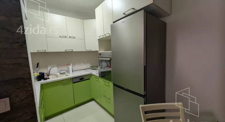 Šestosoban stan | 4zida