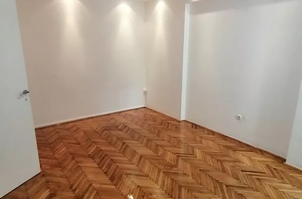 Poslovna zgrada | 4zida
