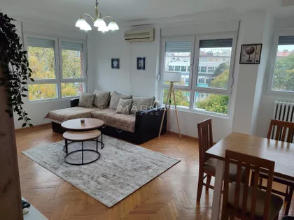 Pariske komune | 4zida.rs