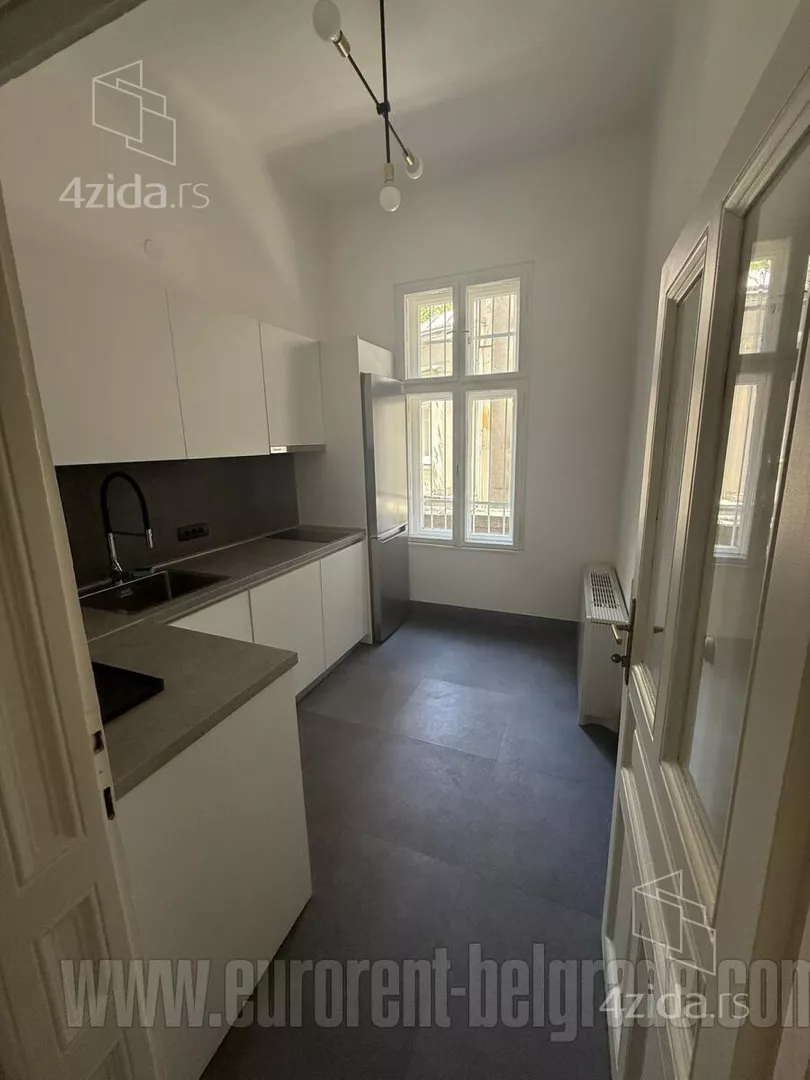 Četvoroiposoban stan | 4zida