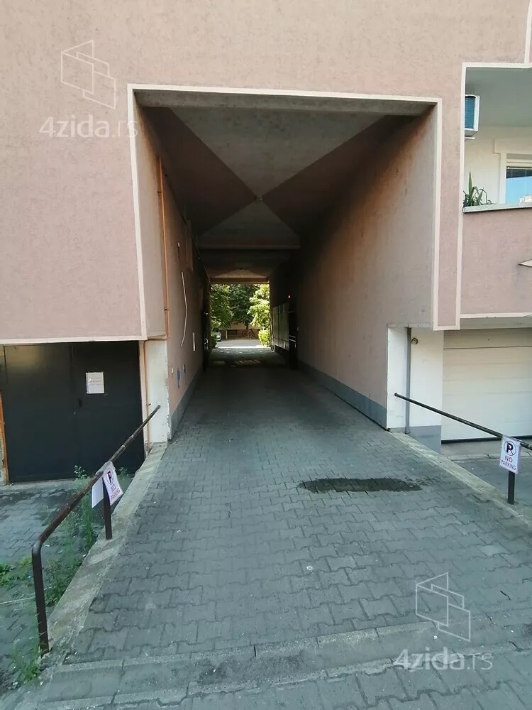 Garaža | 4zida