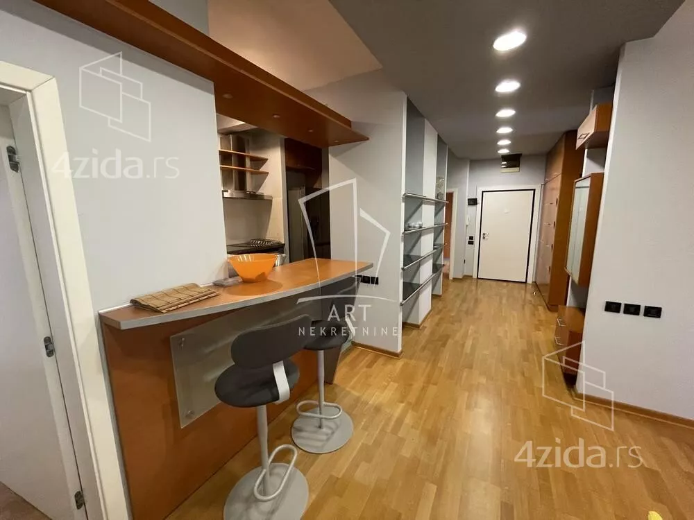 Četvoroiposoban stan | 4zida