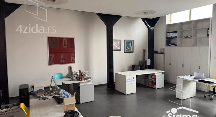 Poslovna zgrada | 4zida
