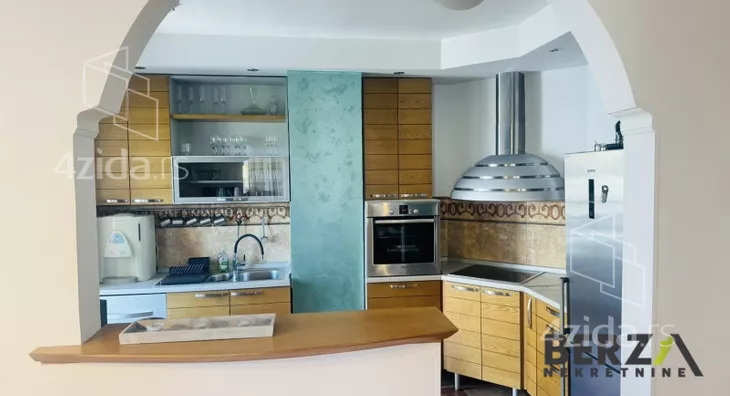 Četvoroiposoban stan | 4zida