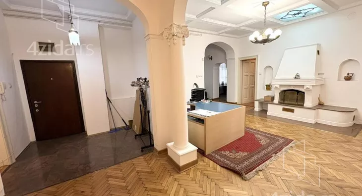 Šestosoban stan | 4zida