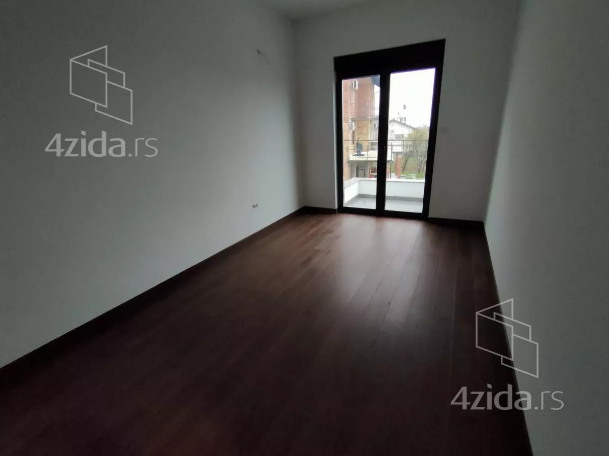 Petosoban stan | 4zida