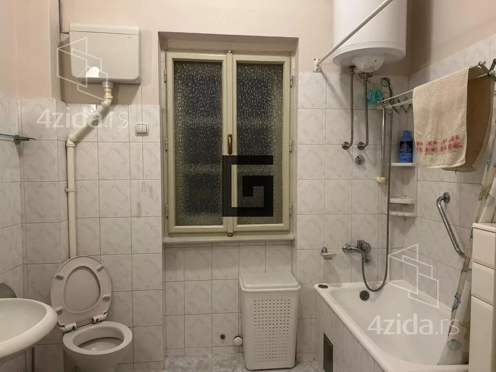 Četvoroiposoban stan | 4zida