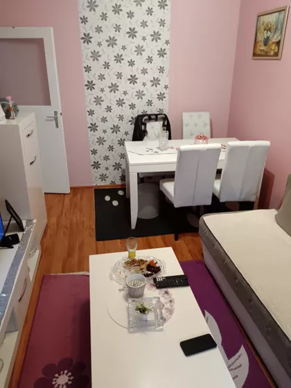 Crveni Pevac | 4zida.rs