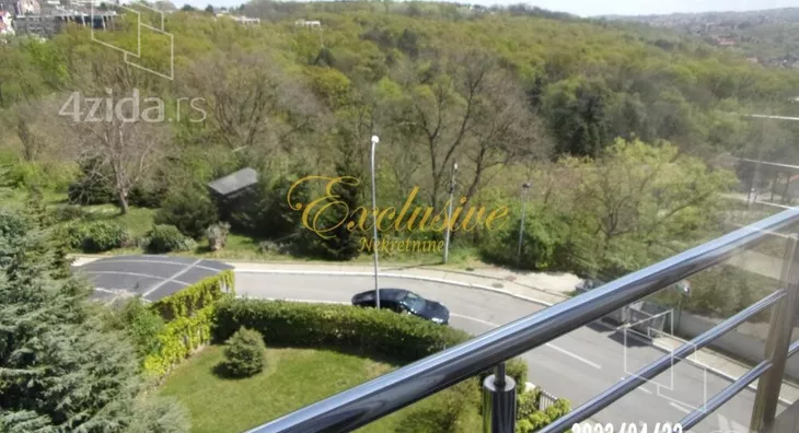 Šestoiposoban stan | 4zida