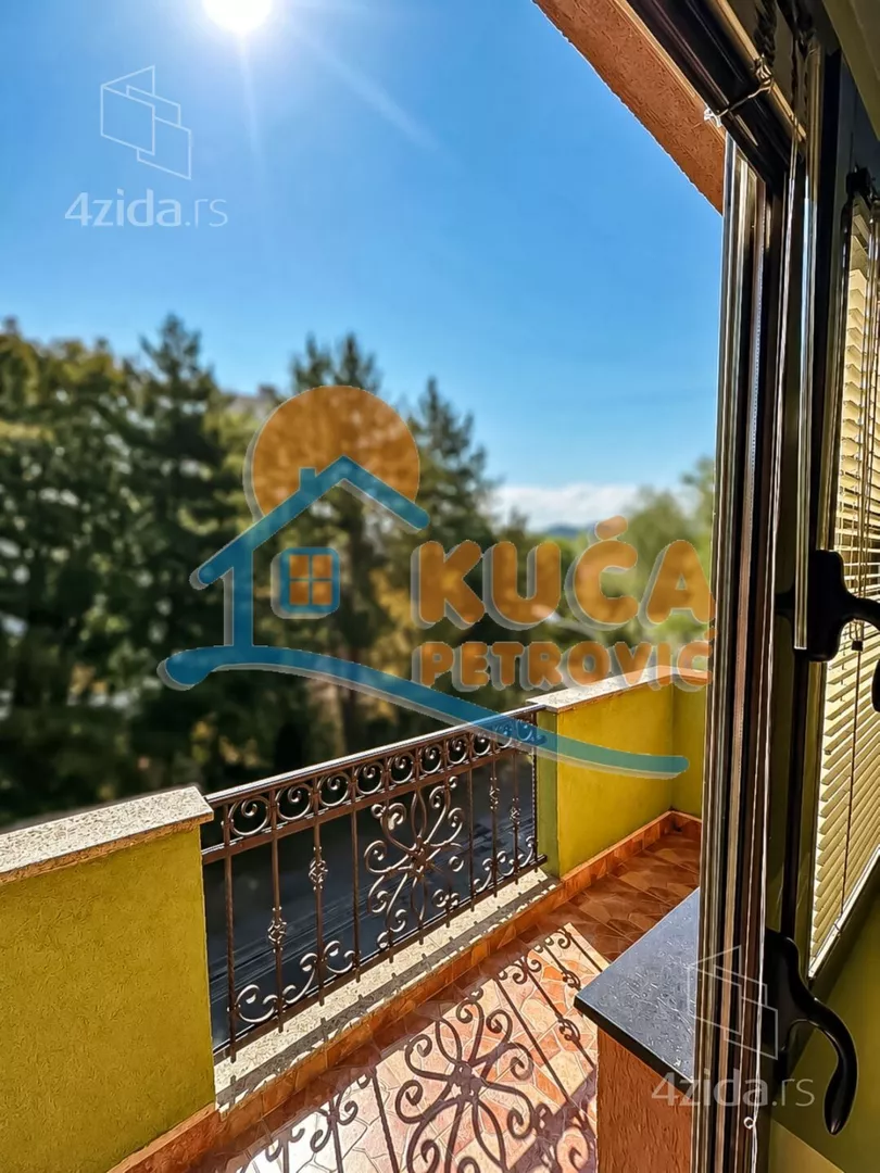 Troiposoban stan | 4zida