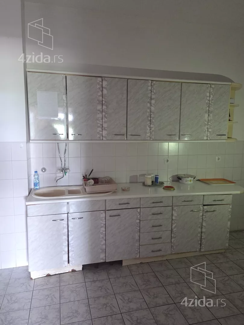 Šestosoban stan | 4zida