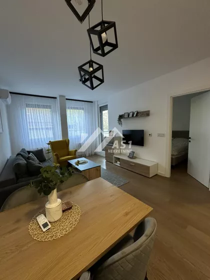 Heroja Pinkija | 4zida.rs