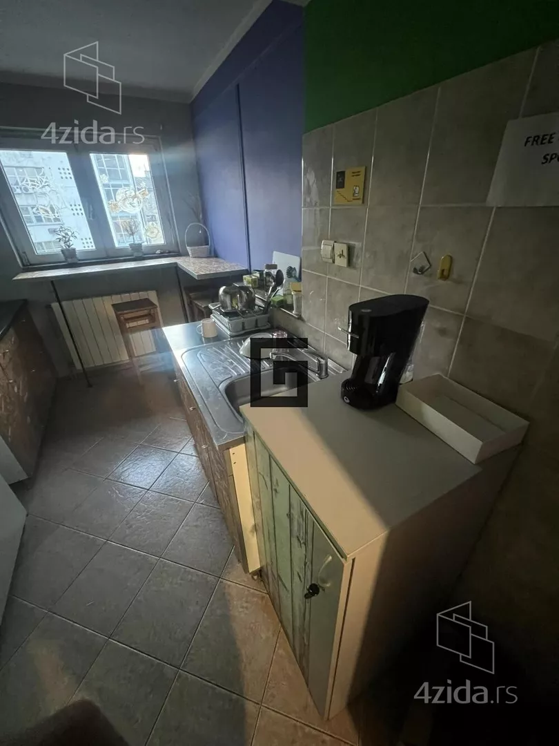 Šestoiposoban stan | 4zida