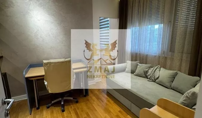 Sedmosoban stan | 4zida