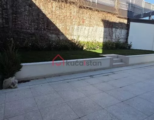 Četvoroiposoban stan | 4zida