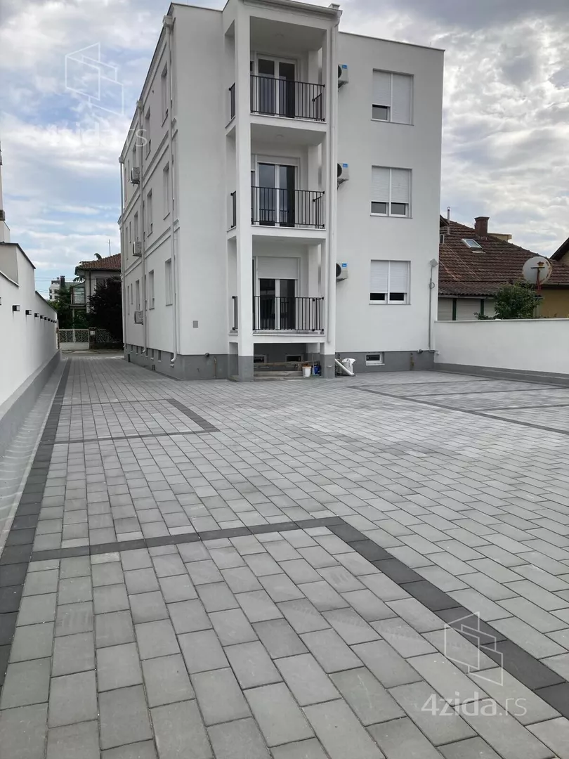 Četvoroiposoban stan | 4zida