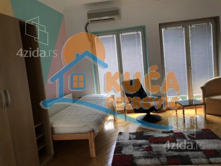Lokal | 4zida