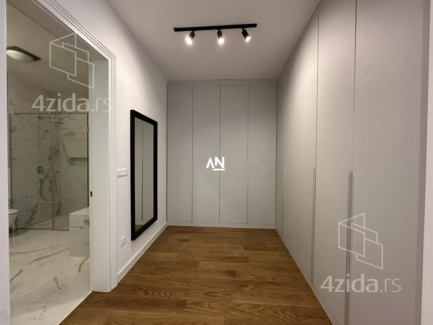 Šestosoban stan | 4zida