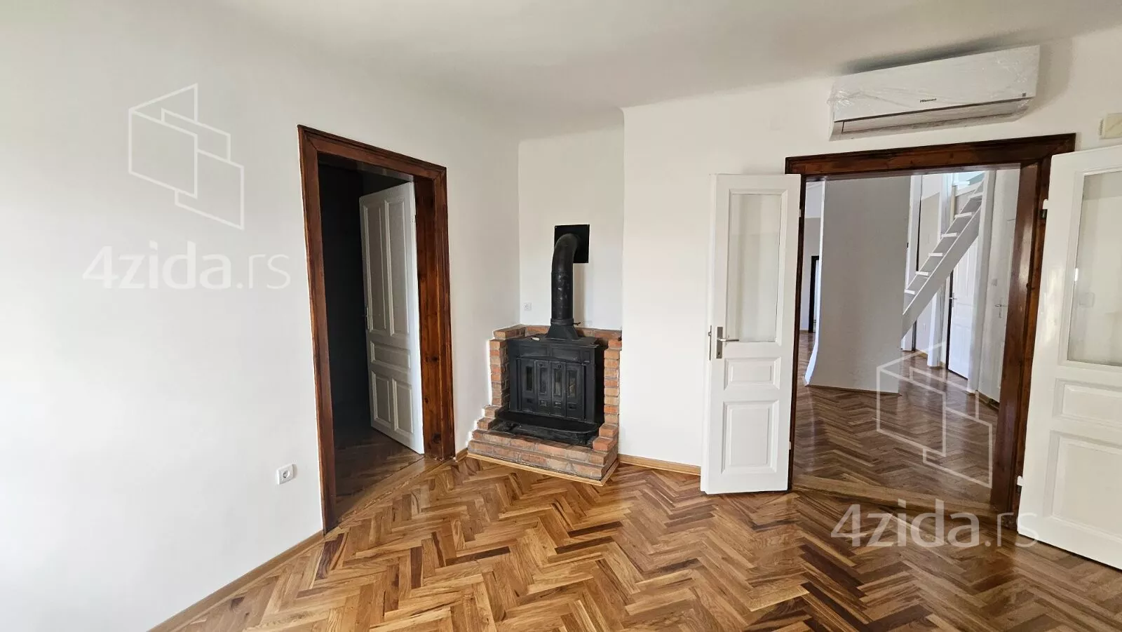 Petosoban stan | 4zida