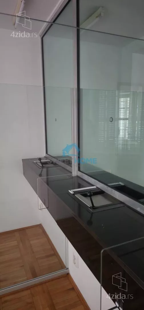 Poslovna zgrada | 4zida