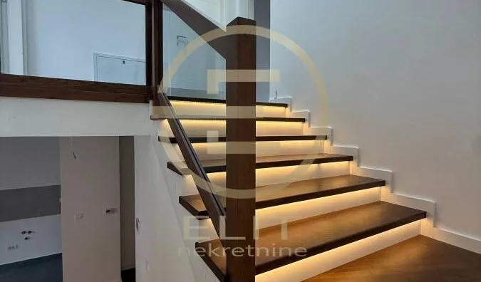 Šestosoban stan | 4zida