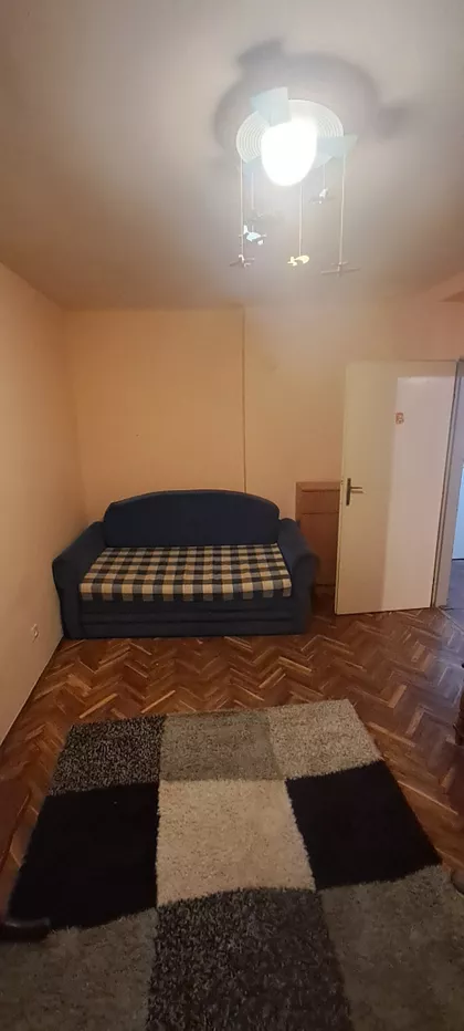 Crvene Zastave 4 | 4zida.rs