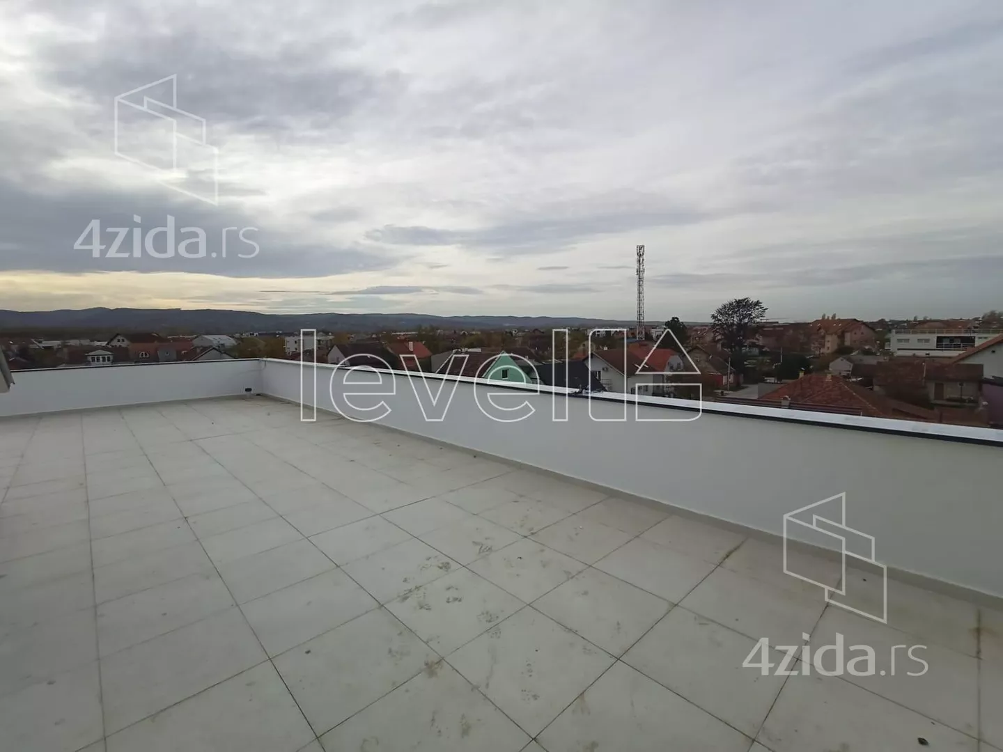 Troiposoban stan | 4zida