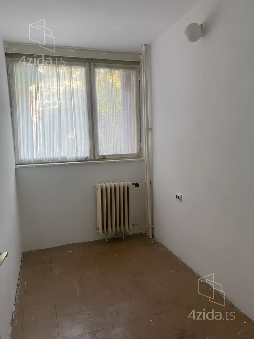Četvoroiposoban stan | 4zida