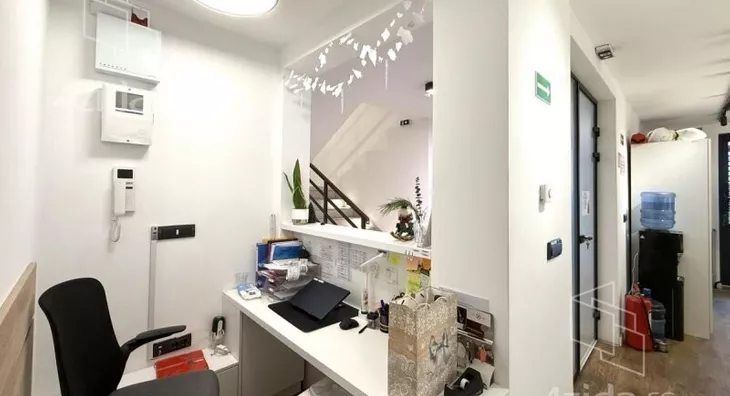 Poslovna zgrada | 4zida