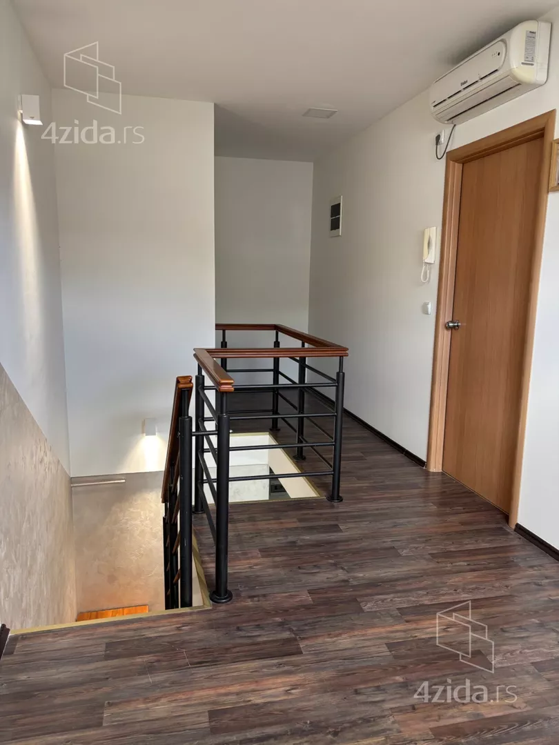 Šestosoban stan | 4zida