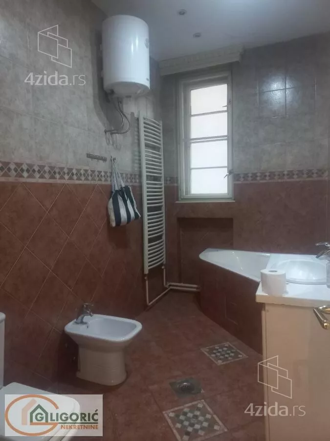 Šestosoban stan | 4zida