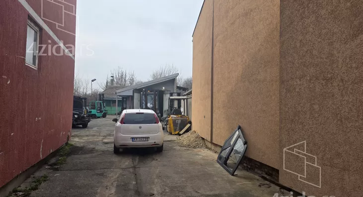 Poslovna zgrada | 4zida