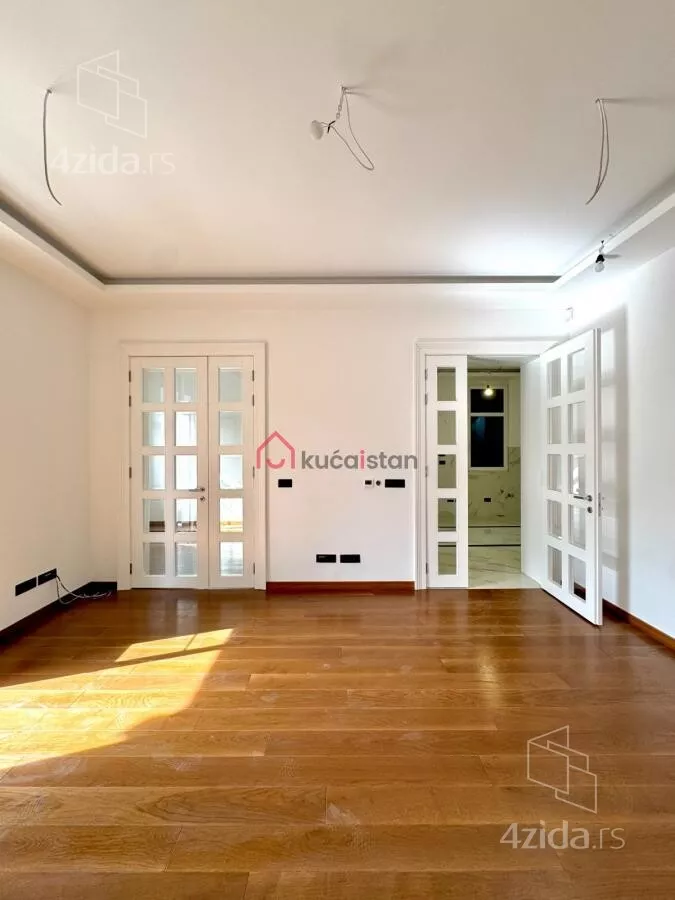 Poslovna zgrada | 4zida