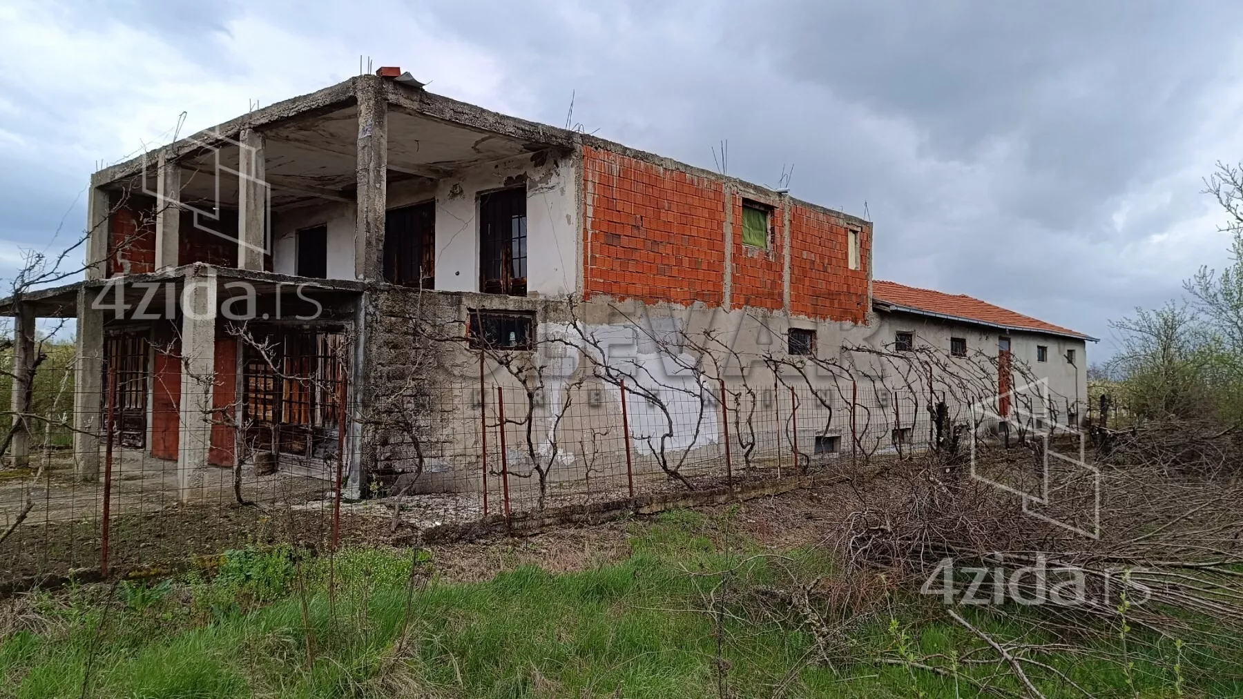 Lokal | 4zida
