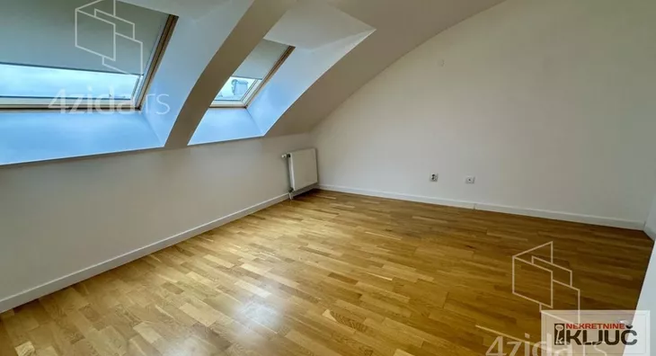 Četvoroiposoban stan | 4zida