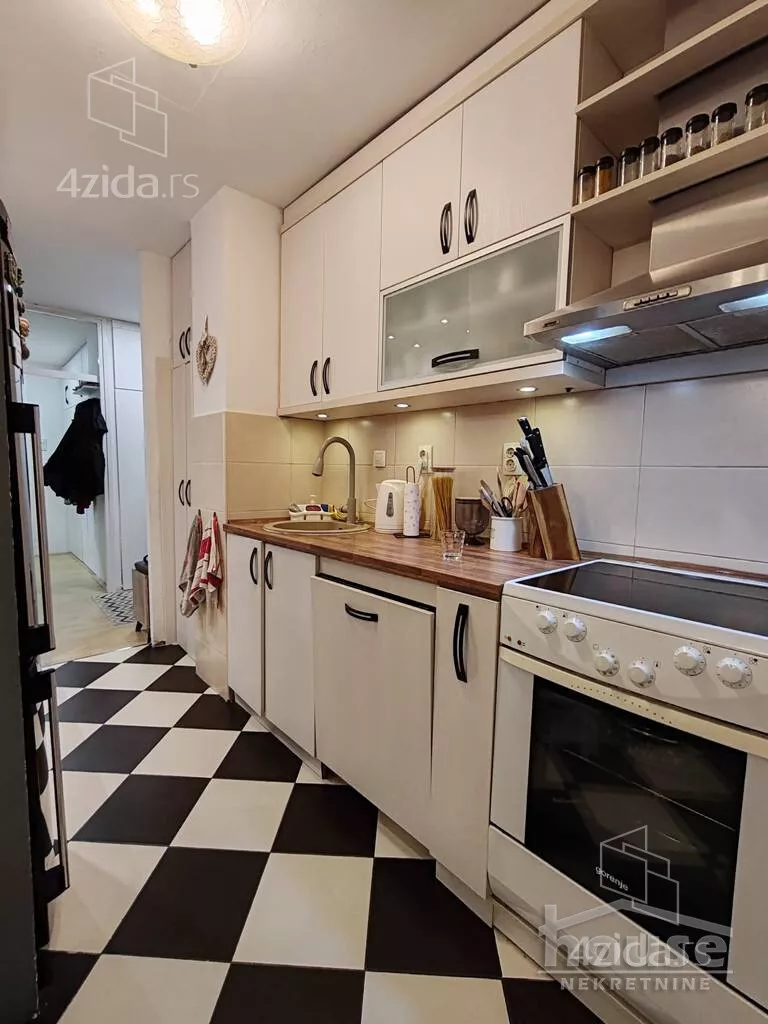 Troiposoban stan | 4zida