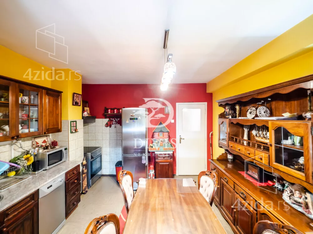 Troiposoban stan | 4zida