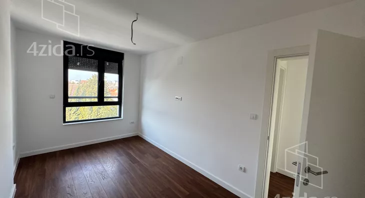 Šestosoban stan | 4zida