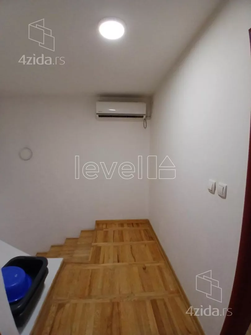 Četvoroiposoban stan | 4zida