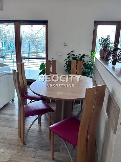Stari Banovci | 4zida.rs