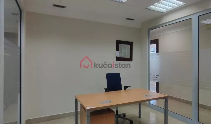 Poslovna zgrada | 4zida