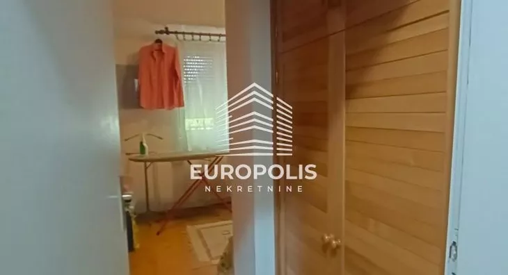 Šestosoban stan | 4zida