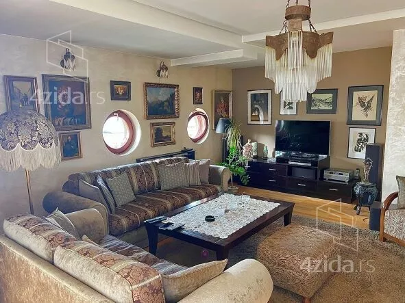 Šestosoban stan | 4zida