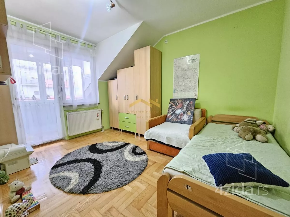 Dvoiposoban stan | 4zida