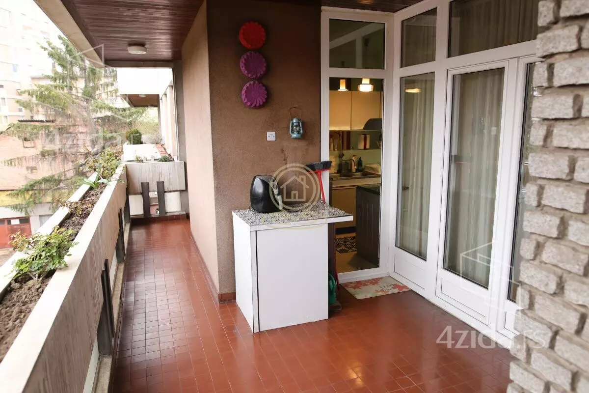 Petosoban stan | 4zida