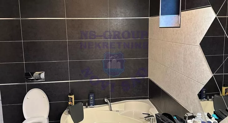 Šestosoban stan | 4zida