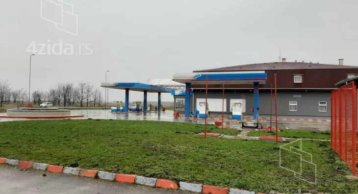 Poslovna zgrada | 4zida