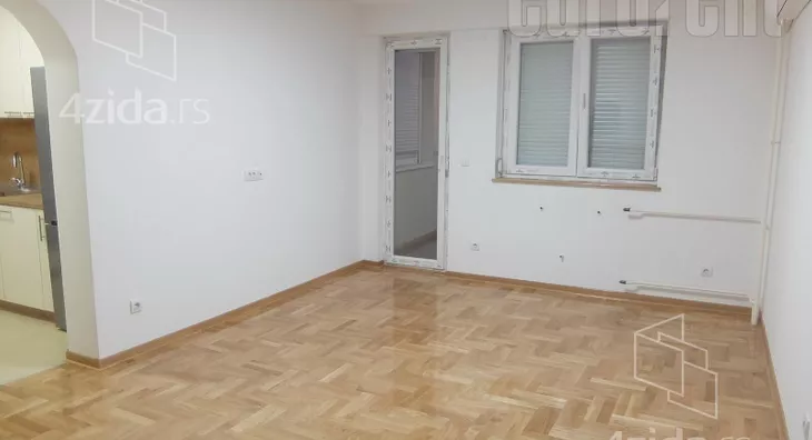 Četvoroiposoban stan | 4zida