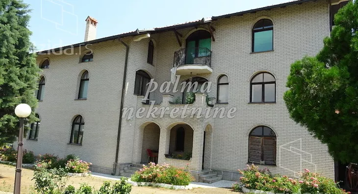 Poslovna zgrada | 4zida